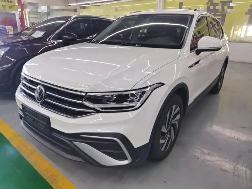 Volkswagen Tiguan L — фото 2