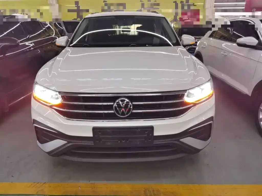 Volkswagen Tiguan L — фото 3