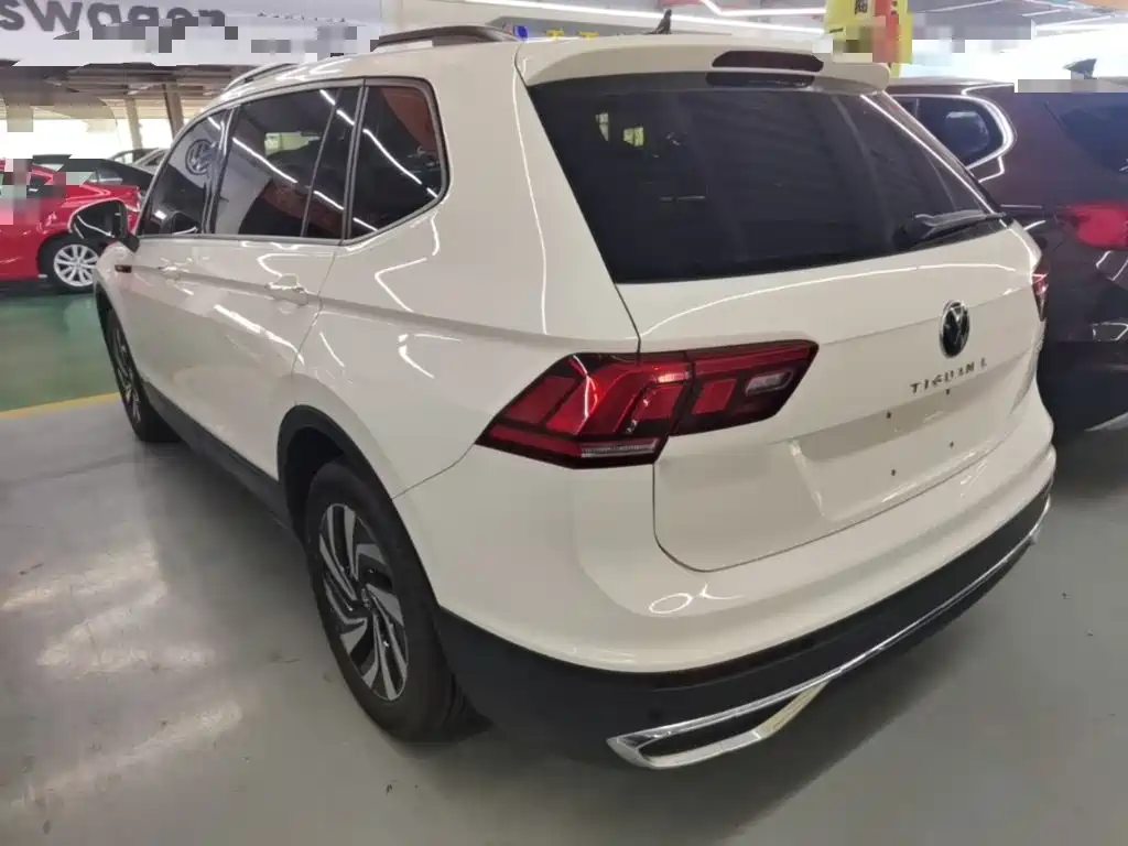 Volkswagen Tiguan L — фото 5