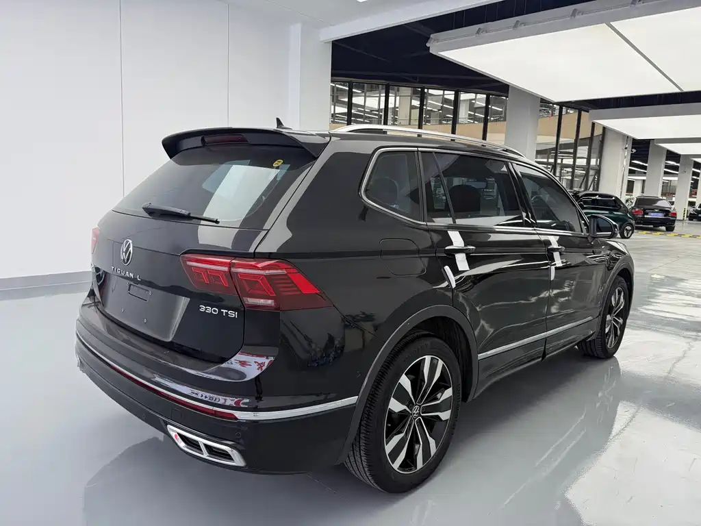 Volkswagen Tiguan L — фото 13