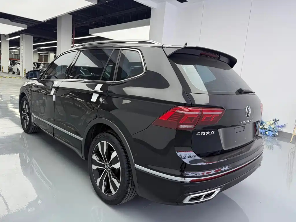 Volkswagen Tiguan L — фото 15