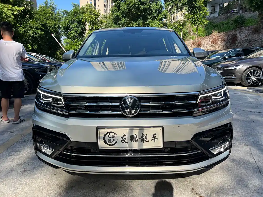 Volkswagen Tiguan L — фото 2