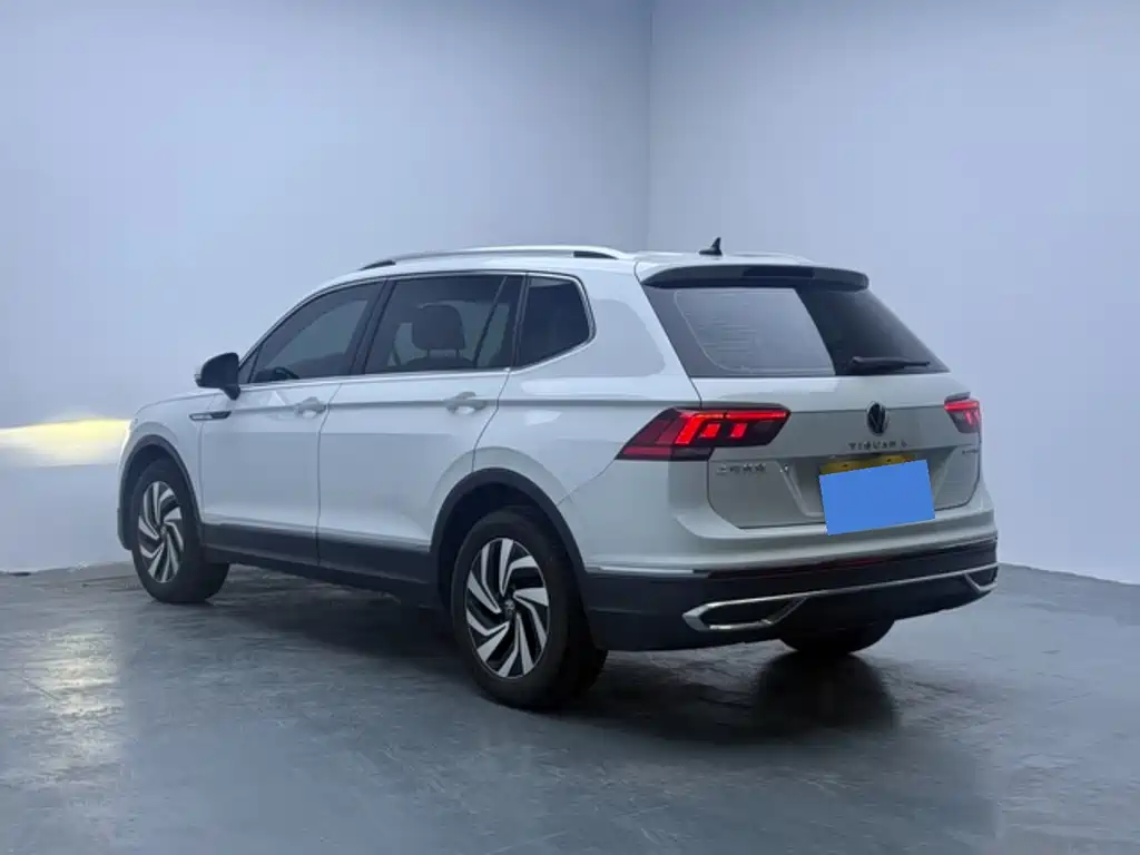 Volkswagen Tiguan L — фото 5