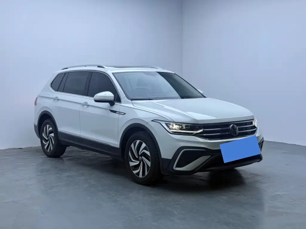 Volkswagen Tiguan L — фото 8