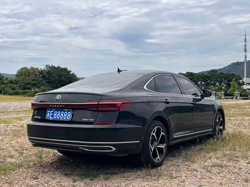 Volkswagen Passat — фото 8
