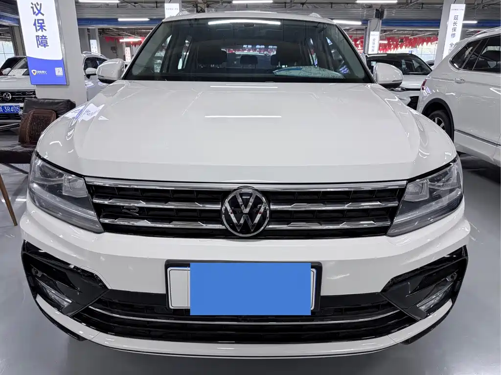 Volkswagen Tiguan L — фото 2