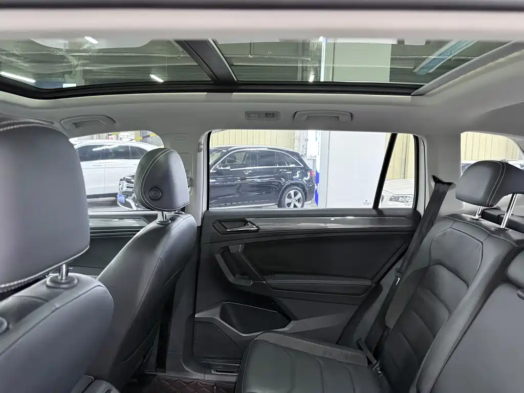 Volkswagen Tiguan L — фото 11