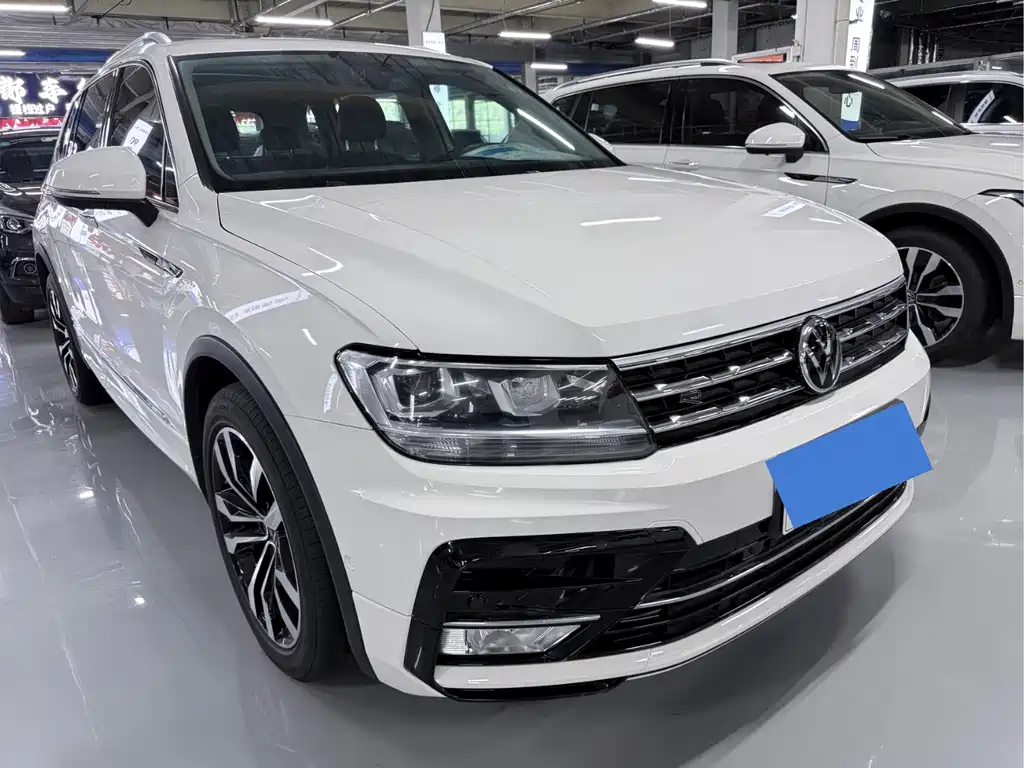 Volkswagen Tiguan L — фото 3