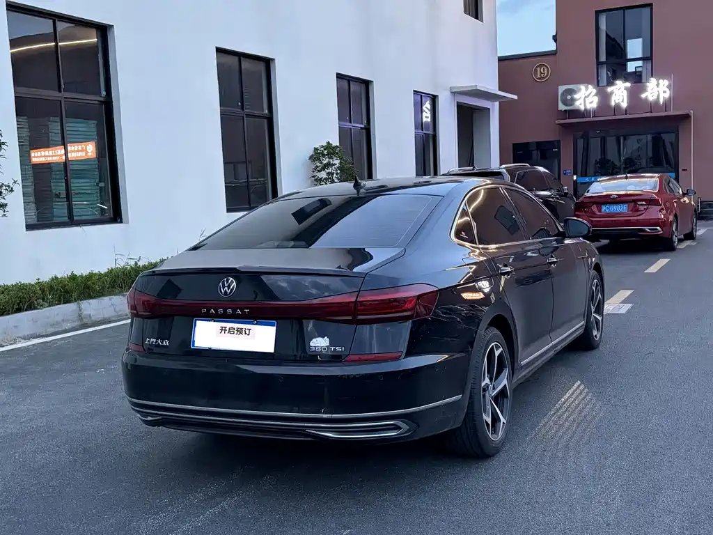 Volkswagen Passat — фото 10
