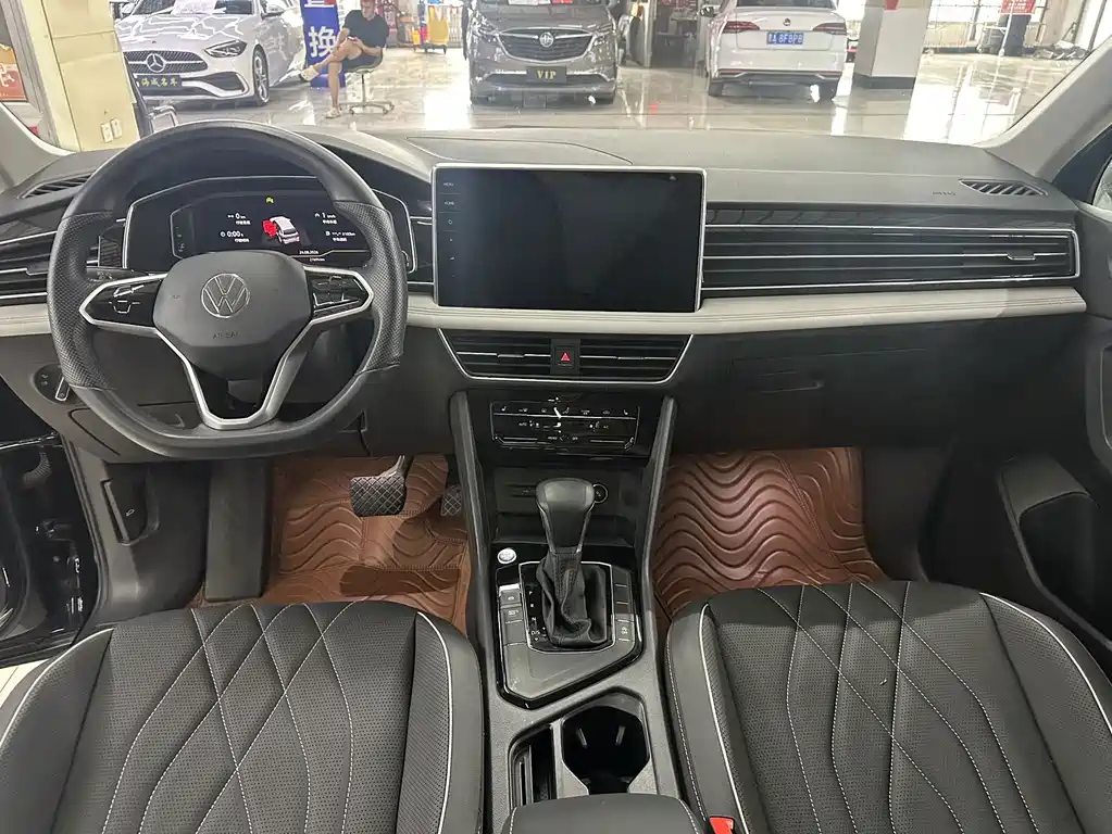 Volkswagen Tiguan L — фото 5