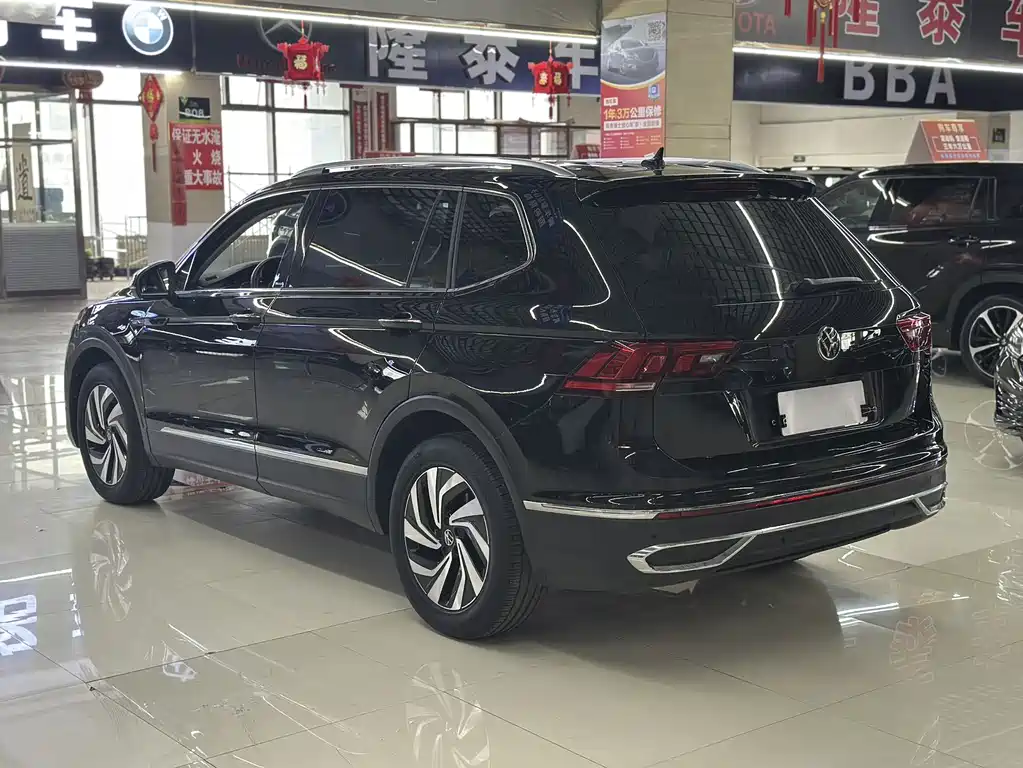 Volkswagen Tiguan L — фото 7