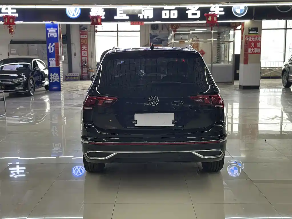 Volkswagen Tiguan L — фото 8