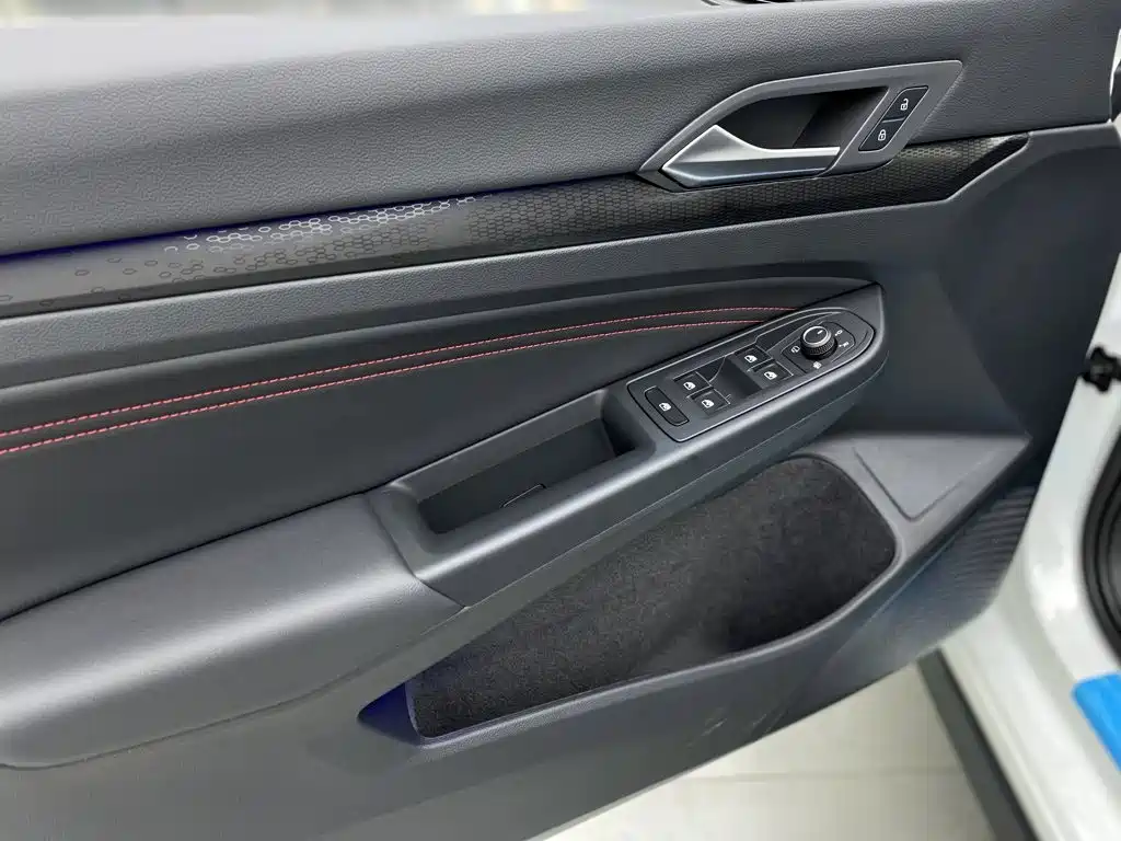 Volkswagen Golf GTI — фото 17