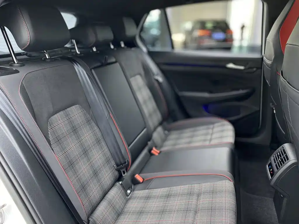 Volkswagen Golf GTI — фото 29