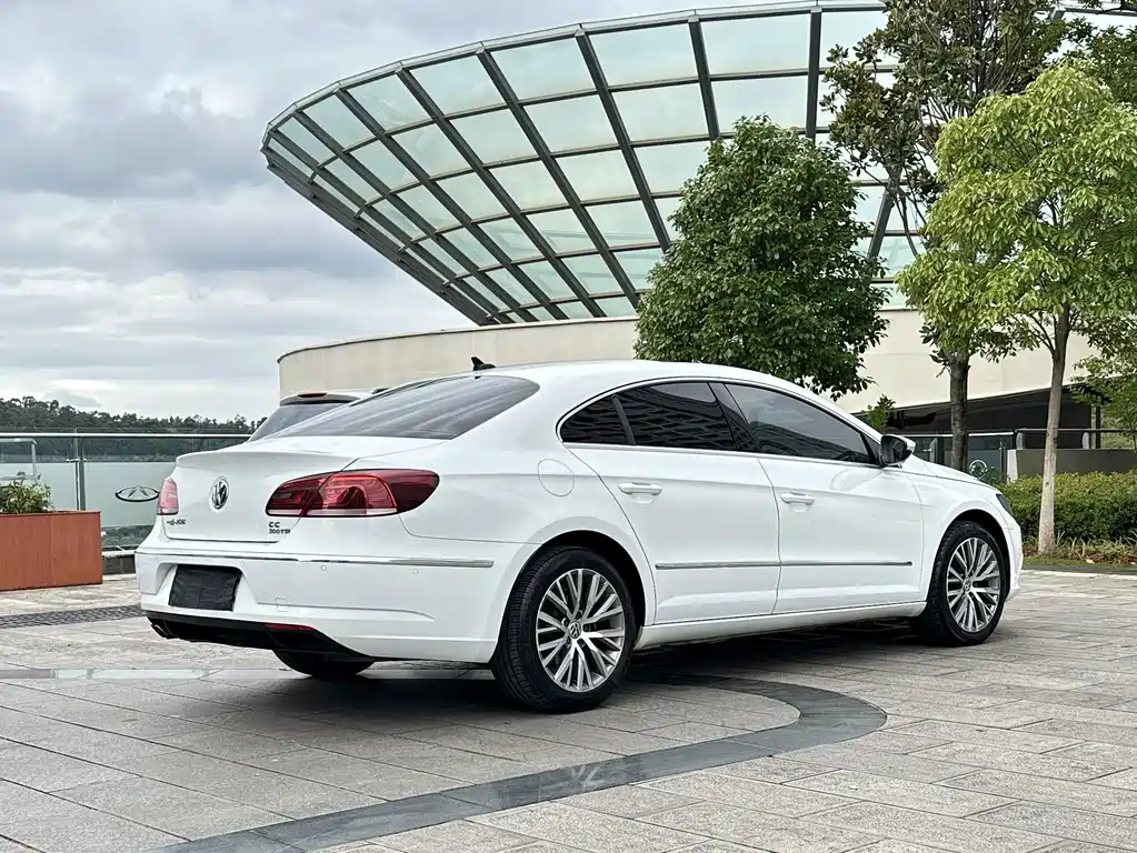 Volkswagen CC — фото 11