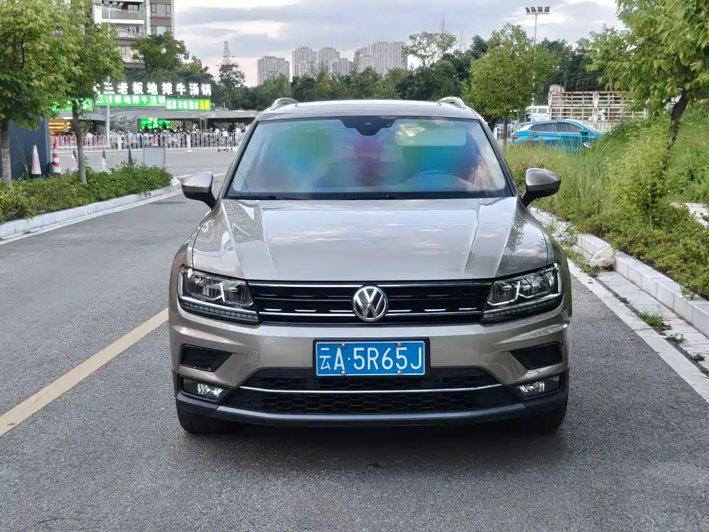 Volkswagen Tiguan — фото 2