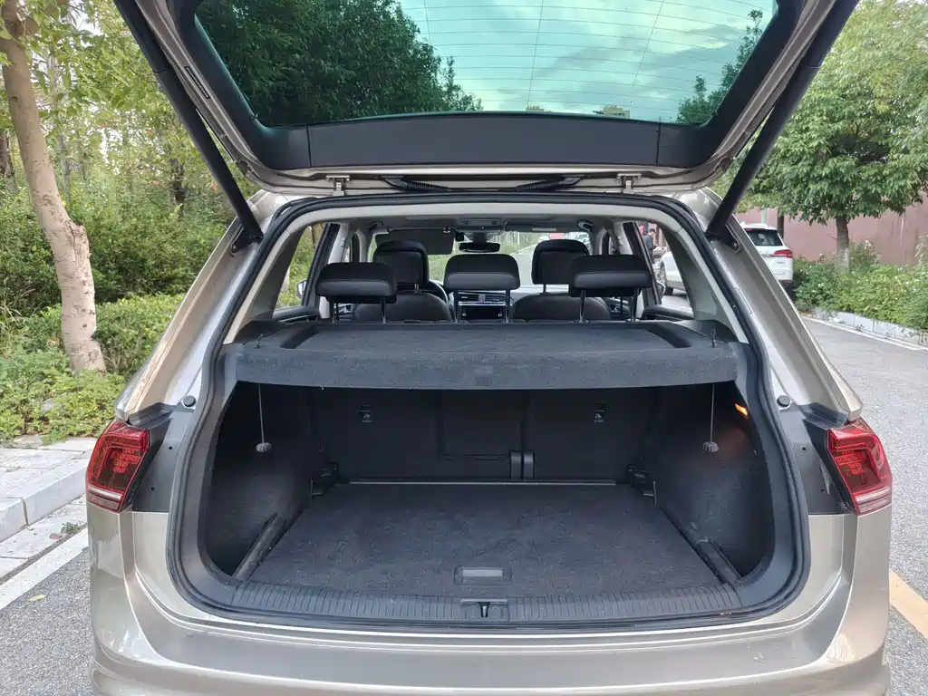 Volkswagen Tiguan — фото 14