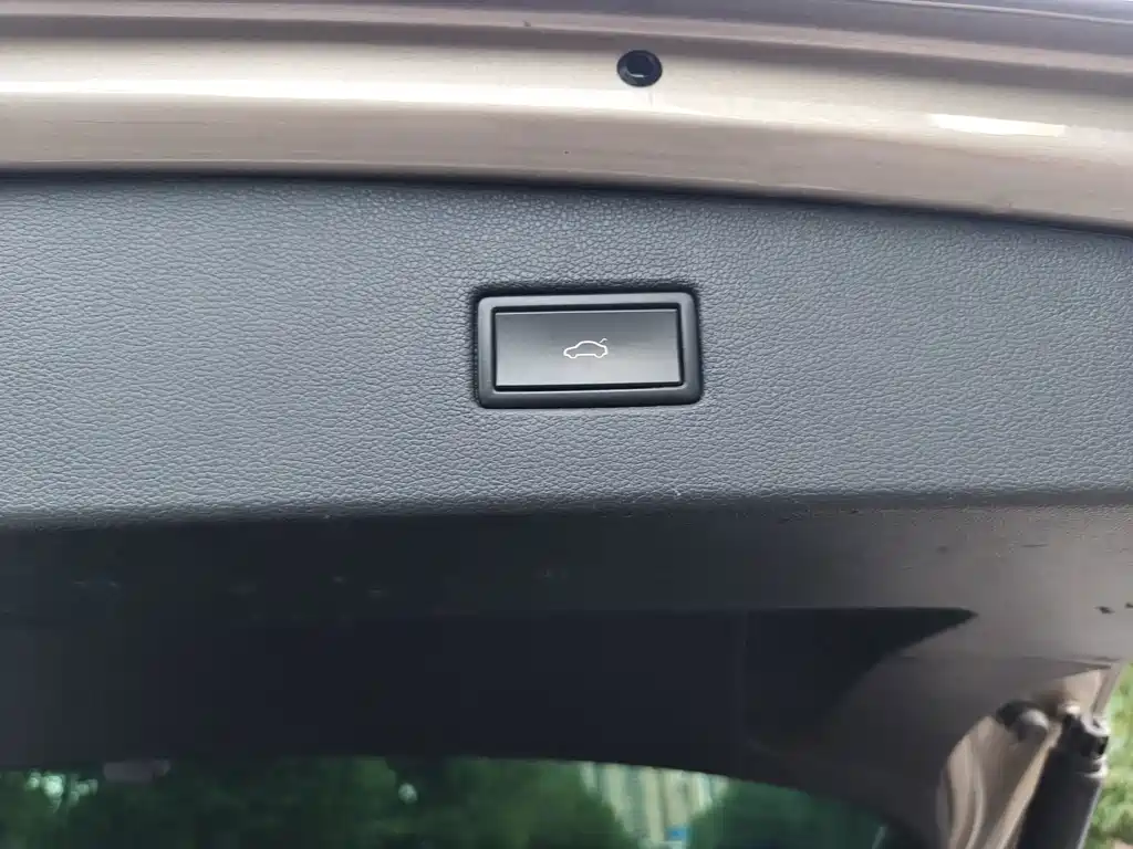 Volkswagen Tiguan — фото 15