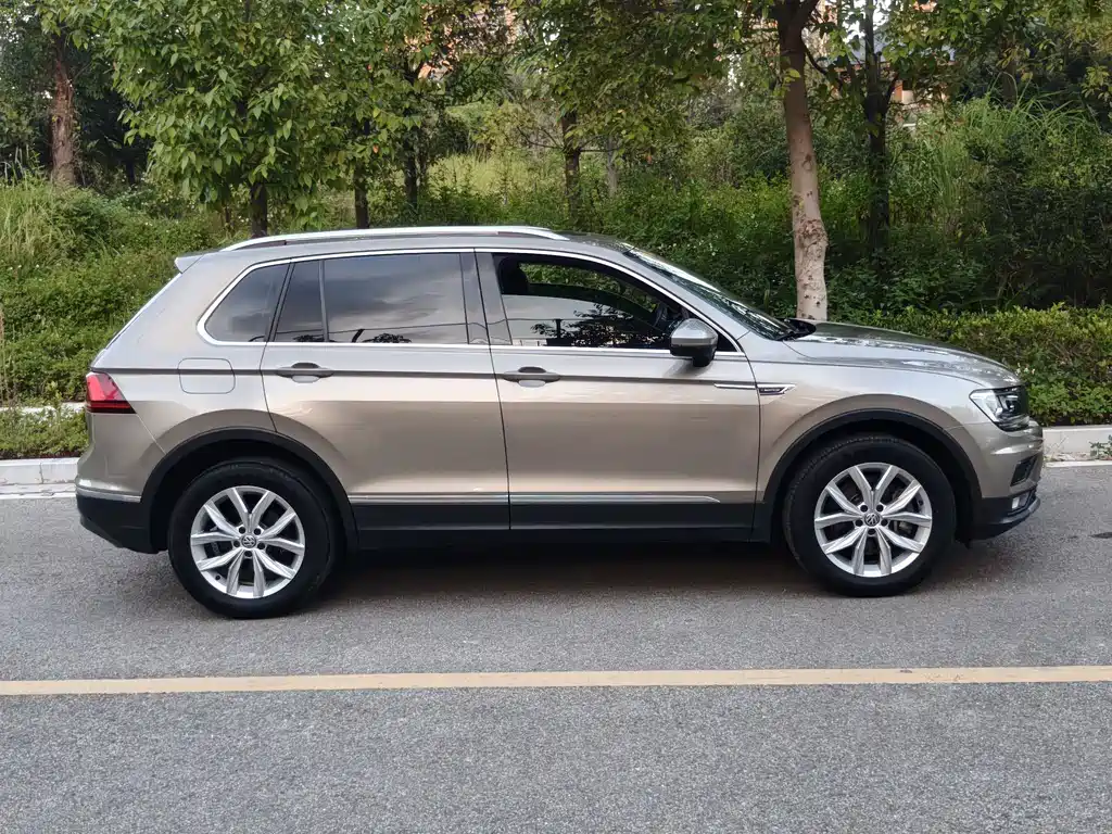 Volkswagen Tiguan — фото 5