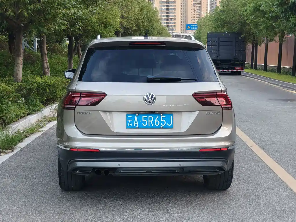 Volkswagen Tiguan — фото 6