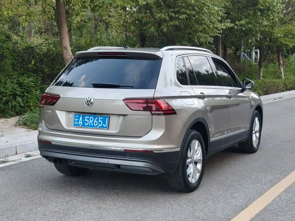Volkswagen Tiguan — фото 7