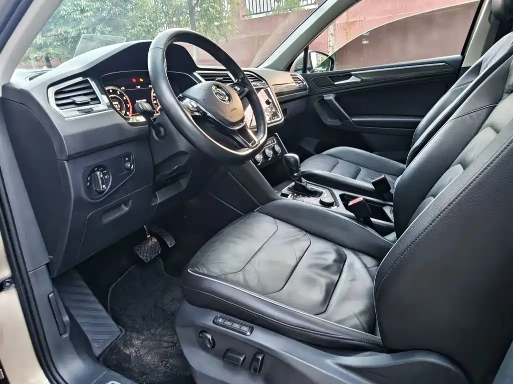 Volkswagen Tiguan — фото 8