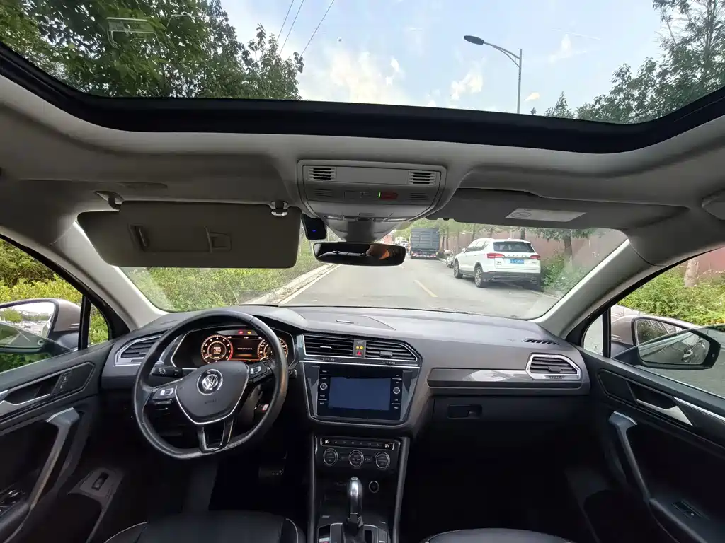 Volkswagen Tiguan — фото 9