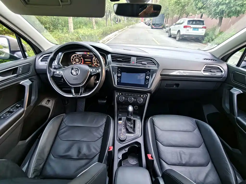 Volkswagen Tiguan — фото 10