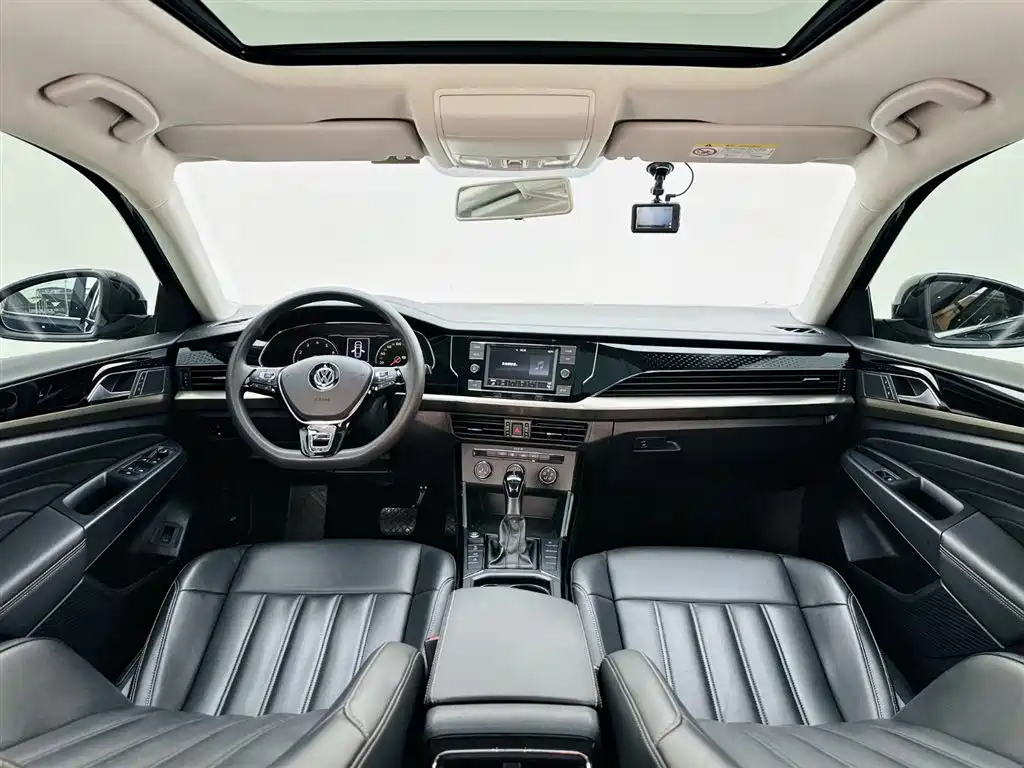 Volkswagen Passat — фото 15