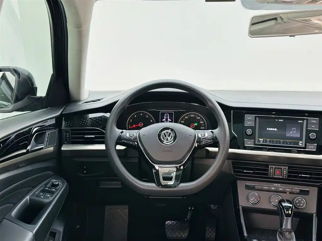 Volkswagen Passat — фото 17