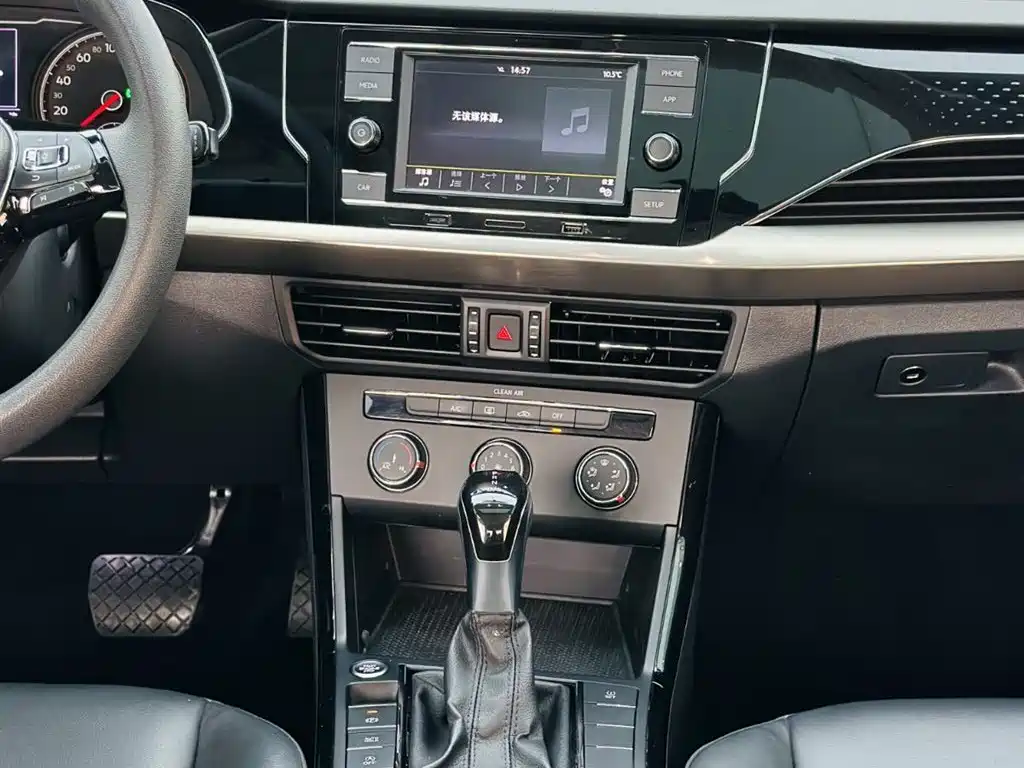Volkswagen Passat — фото 18