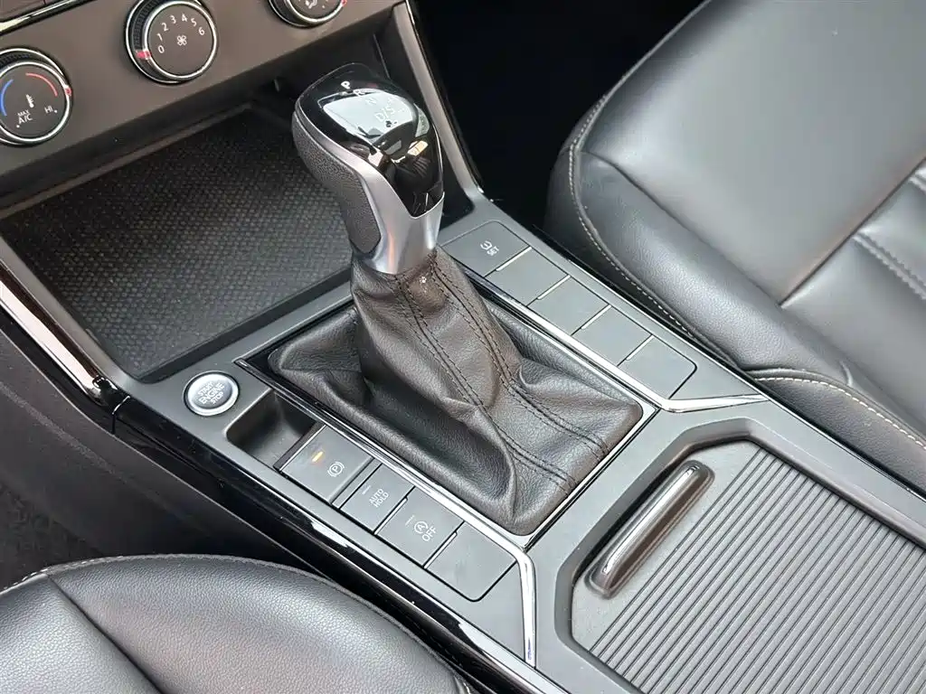 Volkswagen Passat — фото 19