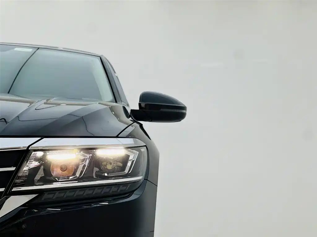 Volkswagen Passat — фото 10