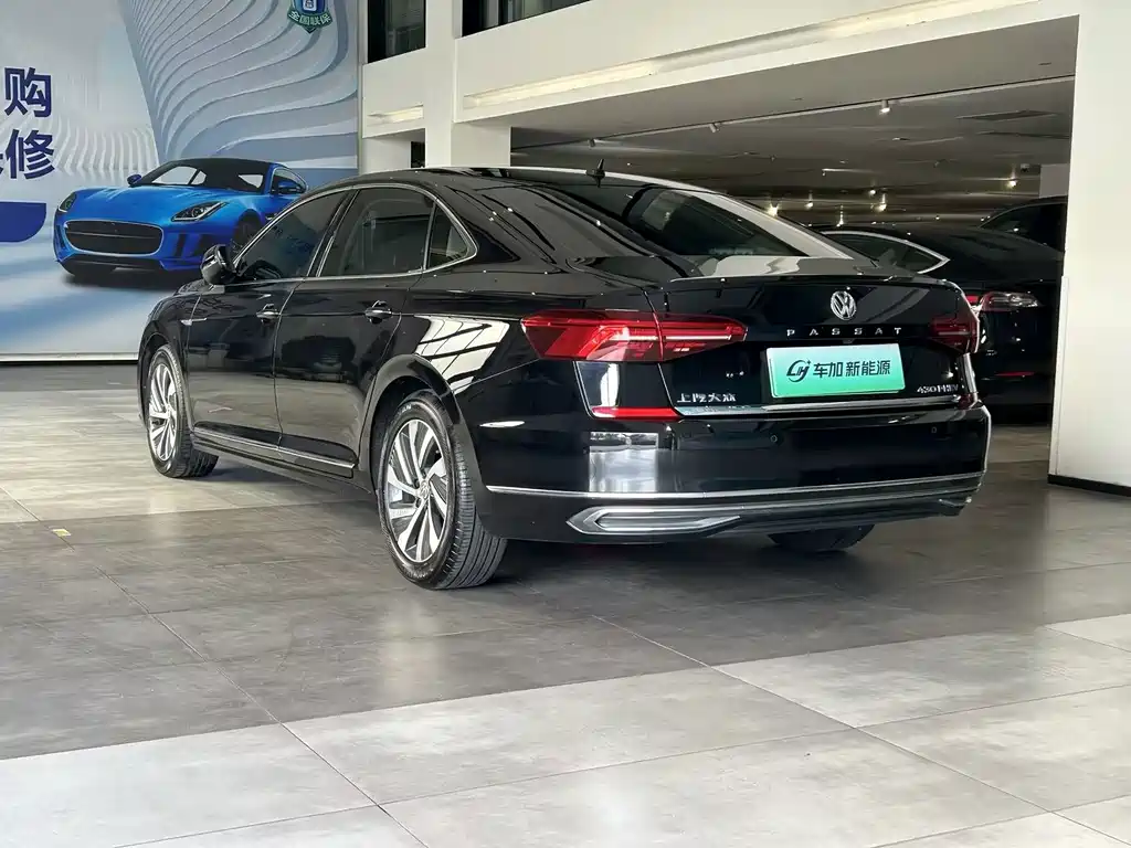 Volkswagen Passat PHEV — фото 9