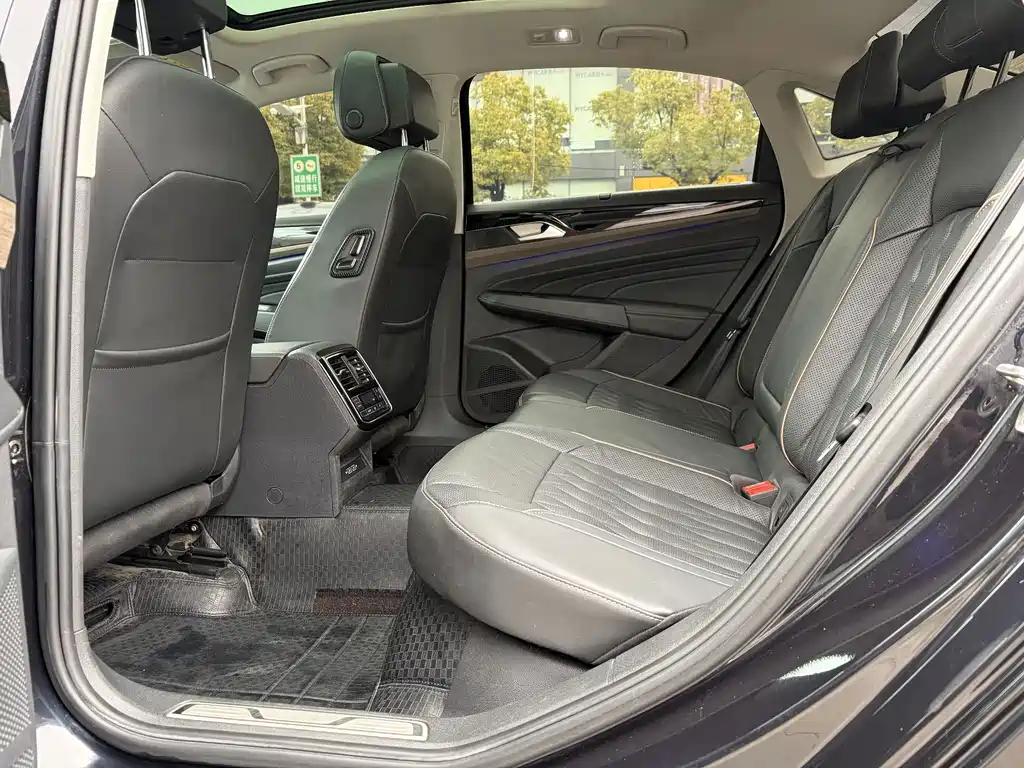 Volkswagen Passat — фото 8
