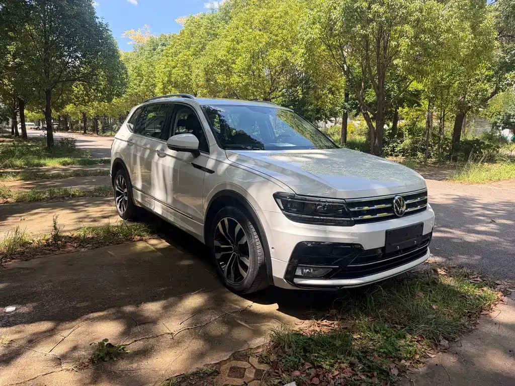 Volkswagen Tiguan L — фото 2