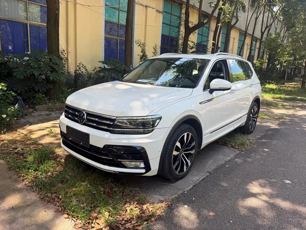 Volkswagen Tiguan L — фото 3