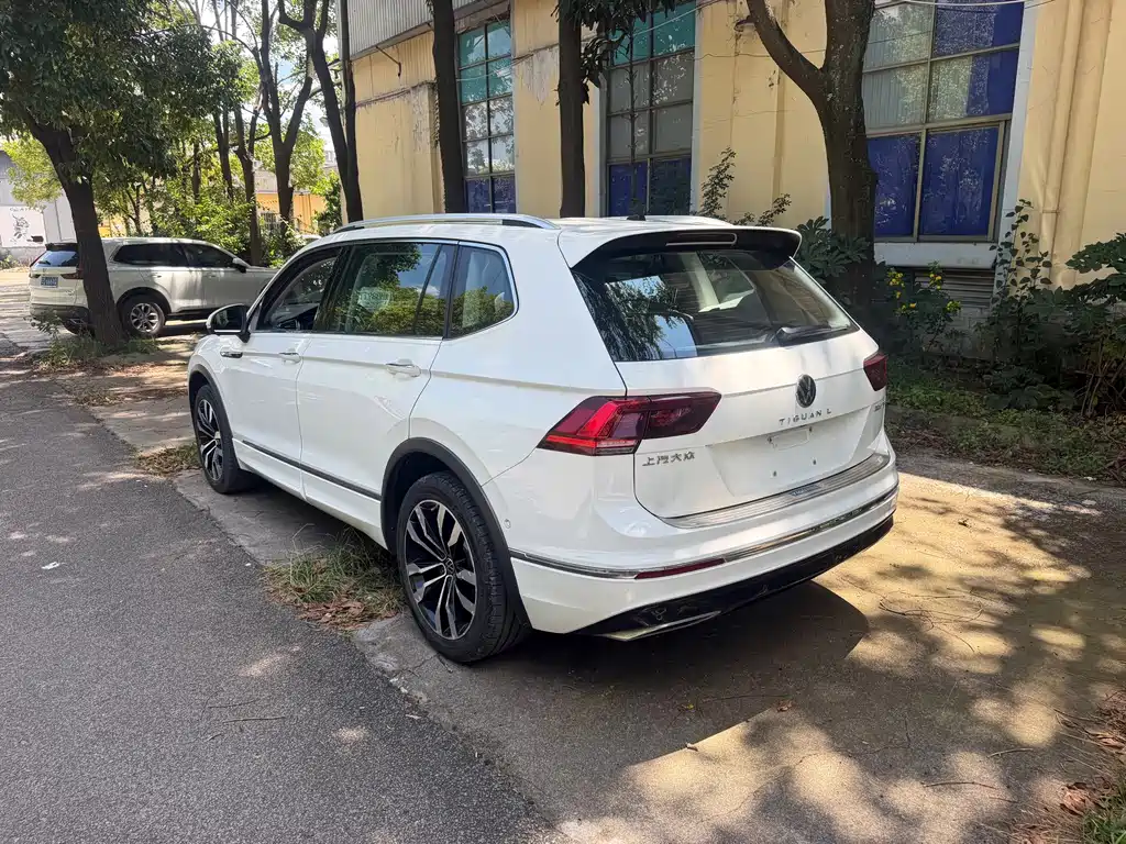 Volkswagen Tiguan L — фото 8