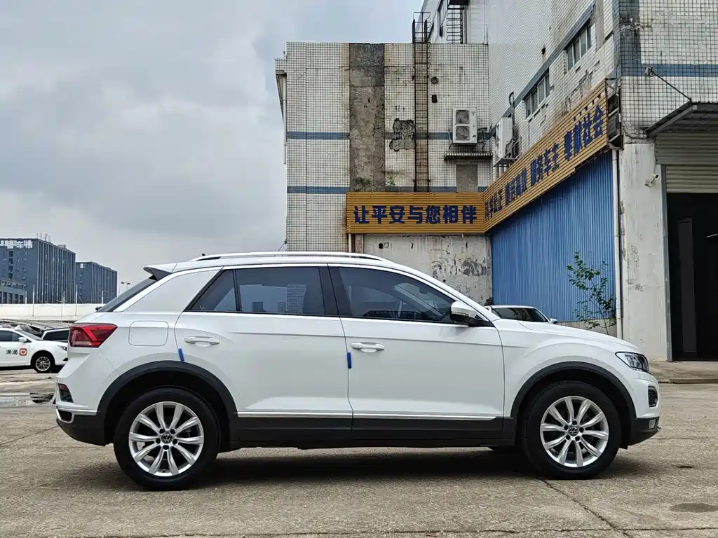 Volkswagen T-Roc — фото 8