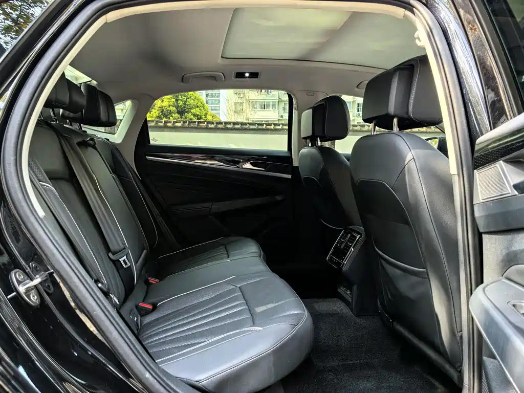 Volkswagen Passat — фото 6