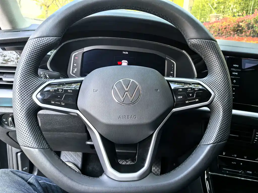 Volkswagen Passat — фото 8