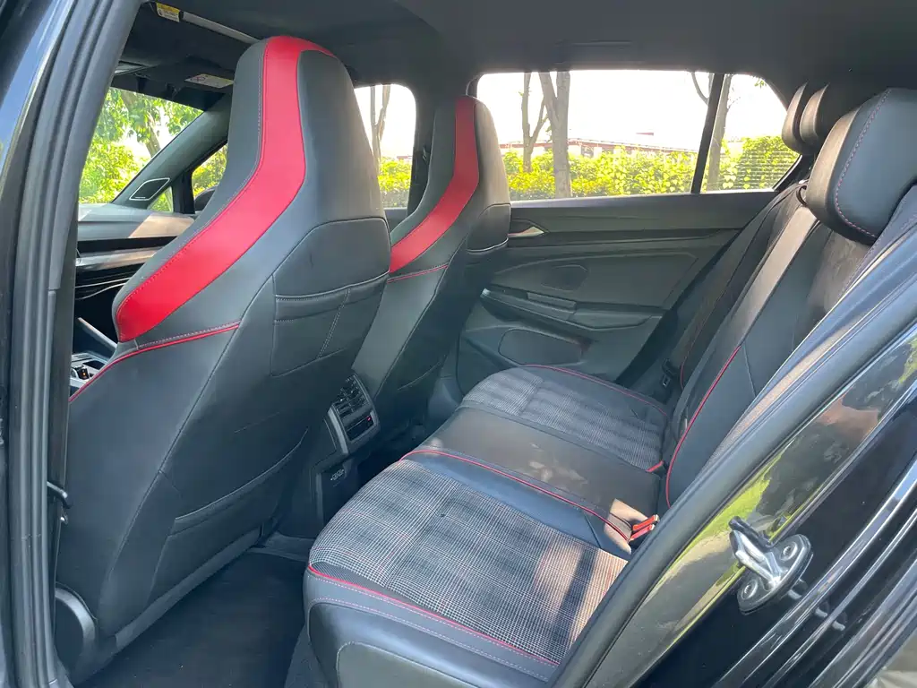 Volkswagen Golf GTI — фото 9