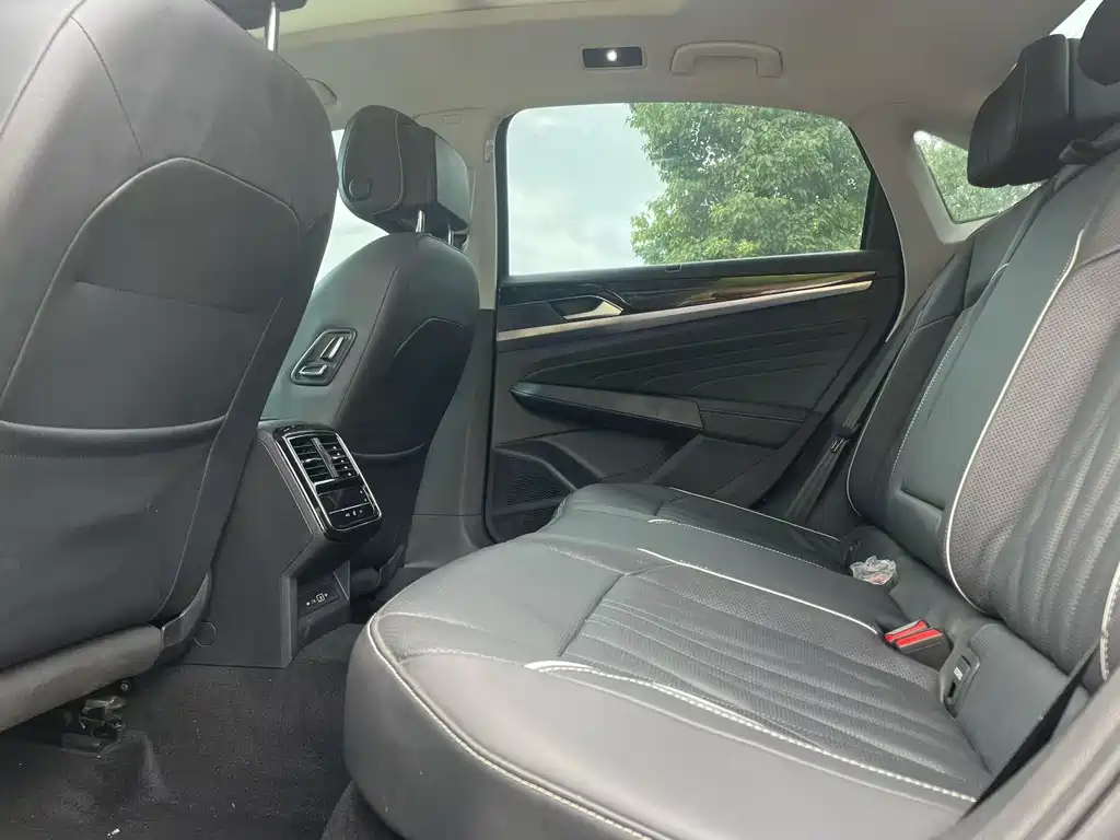 Volkswagen Passat — фото 6