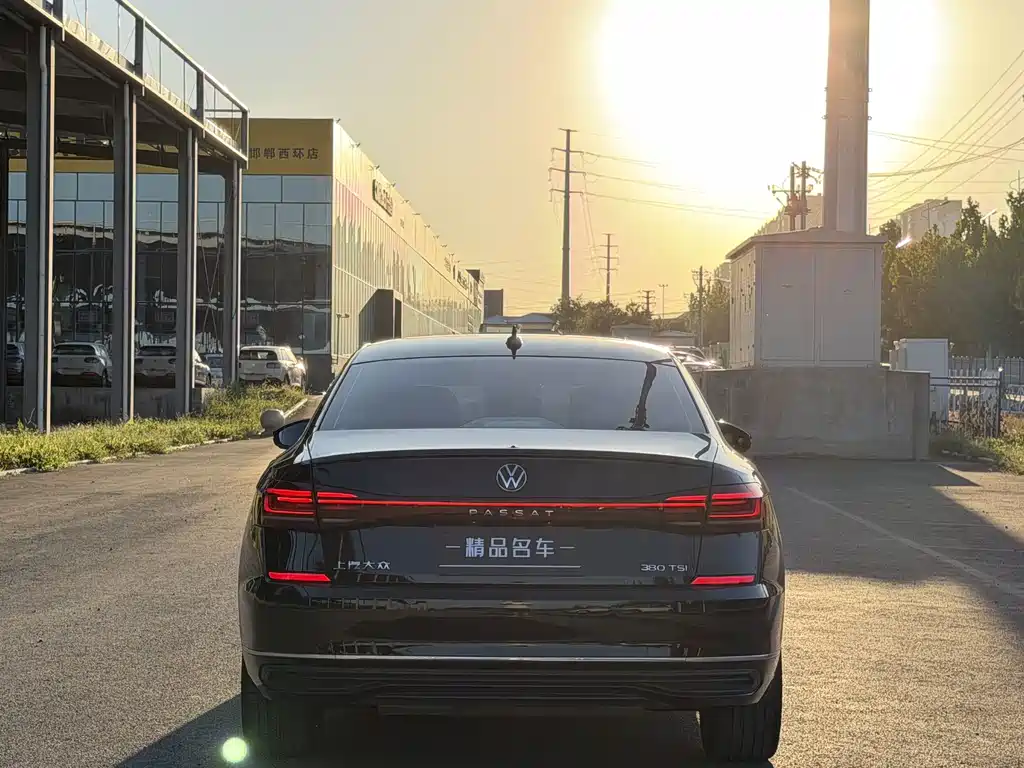Volkswagen Passat — фото 13