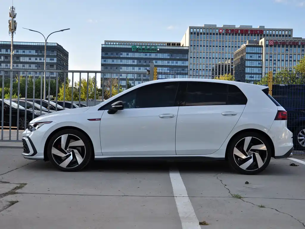 Volkswagen Golf GTI — фото 3