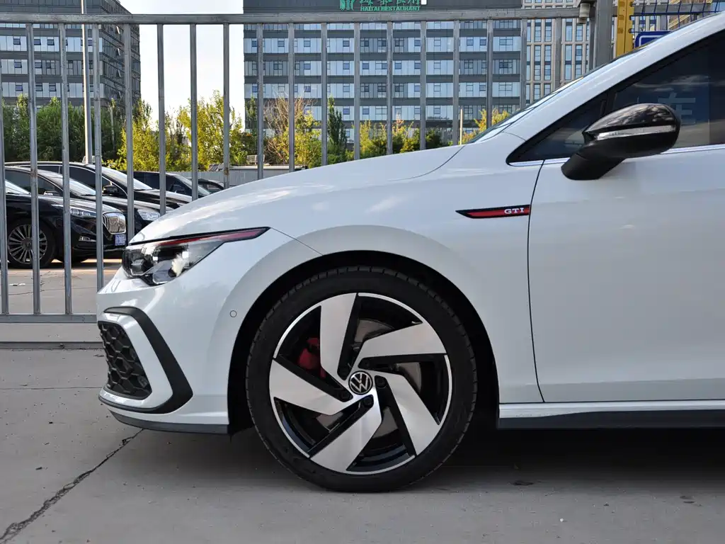 Volkswagen Golf GTI — фото 4