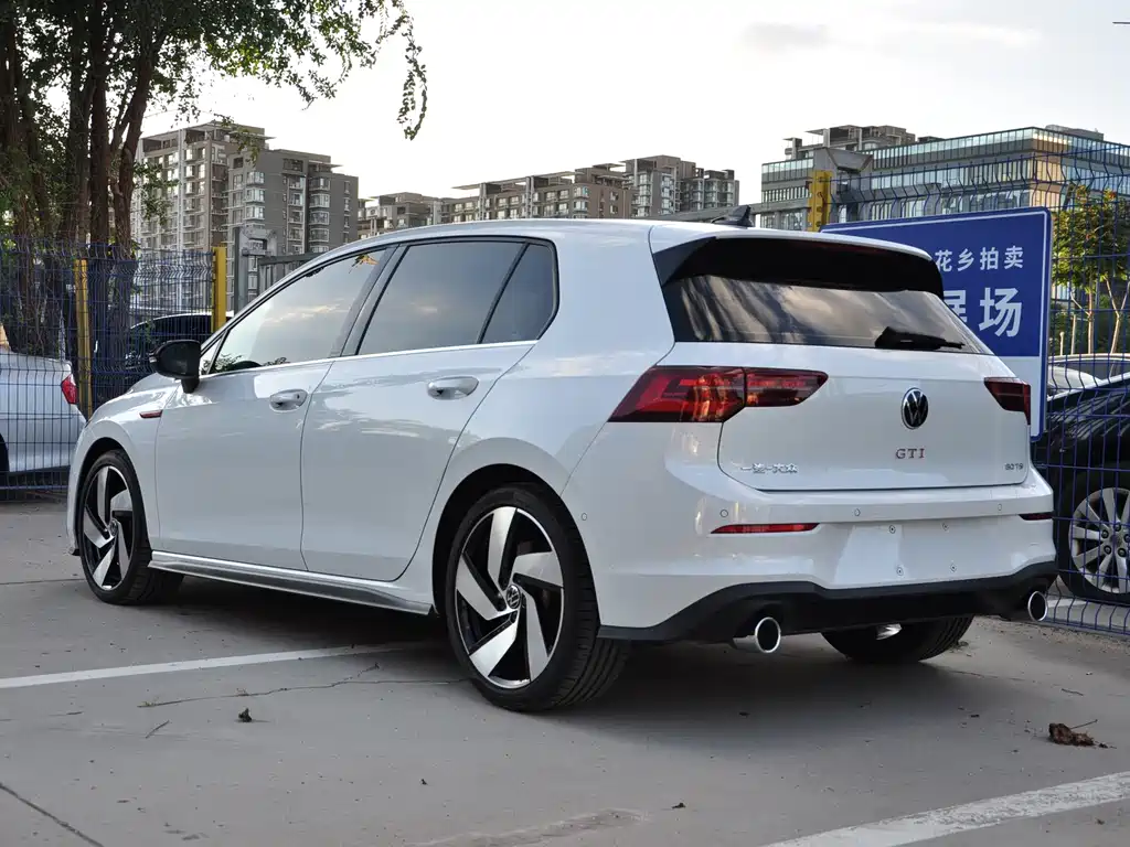 Volkswagen Golf GTI — фото 5