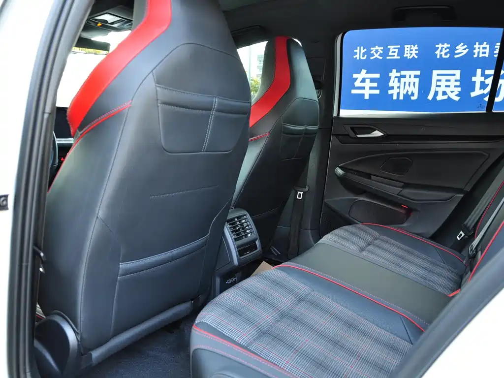 Volkswagen Golf GTI — фото 8