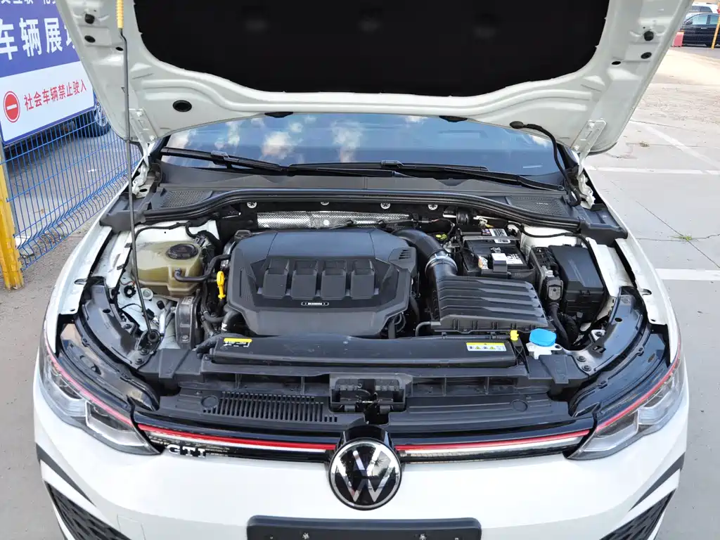 Volkswagen Golf GTI — фото 10