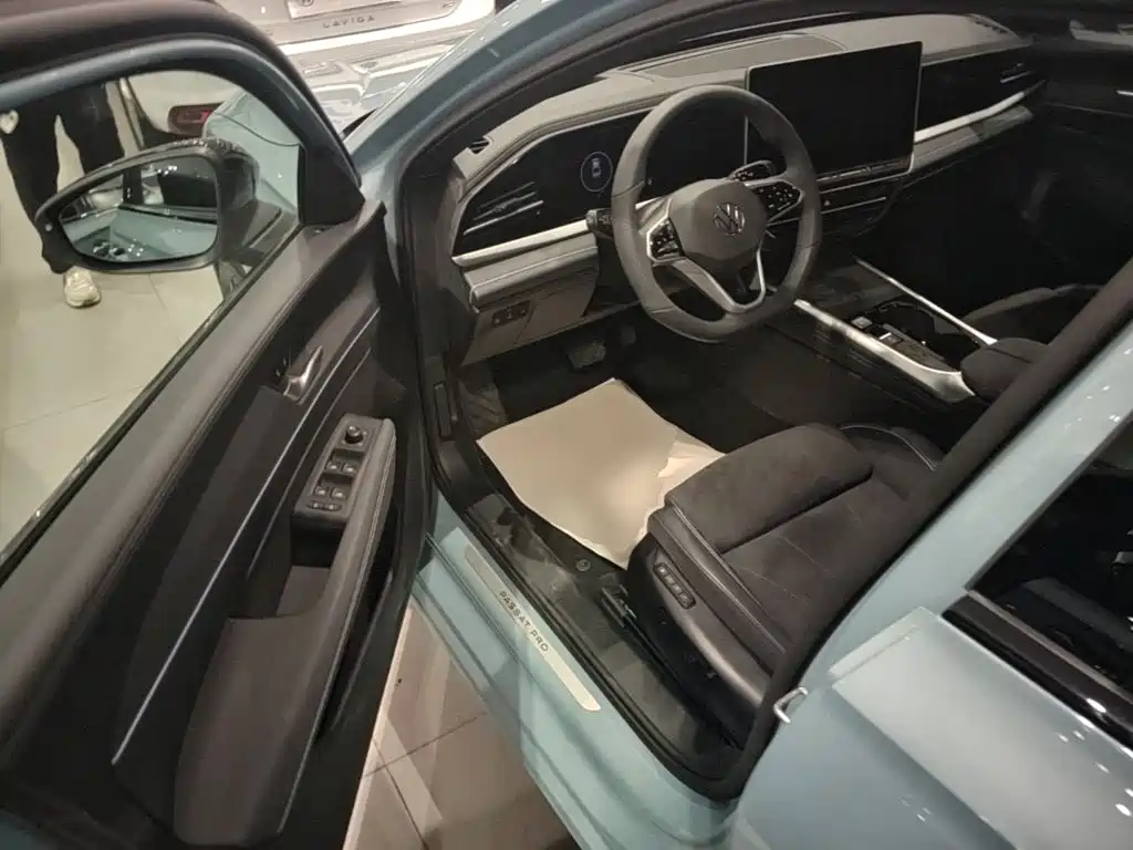 Volkswagen Passat — фото 16
